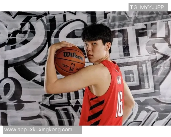 软萌甜妹主持炼炼呼吁大家多给杨瀚森耐心关注内在表现而非单纯数据