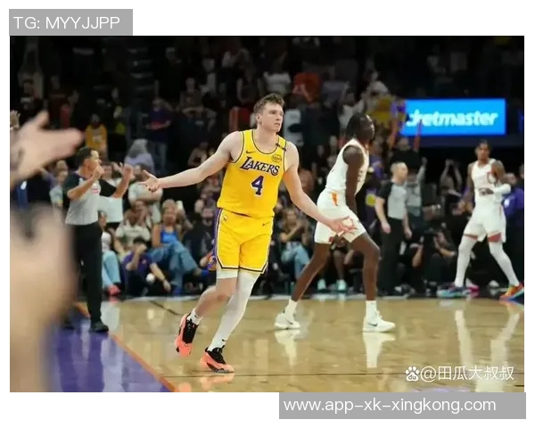 克拉克斯顿半场表现惊艳6投5中贡献12分2篮板2助攻1抢断2盖帽助球队领先 克拉克斯顿半场表现惊艳6投5中贡献12分2篮板2助攻1抢断2盖帽助球队领先