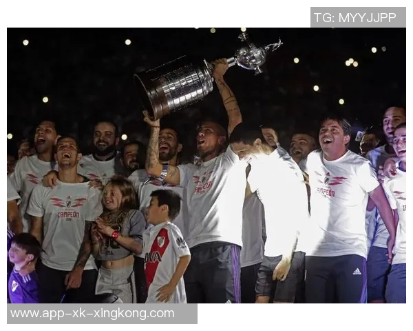 河床队2025年遭遇惨败世俱杯解放者杯阿根廷杯全线出局