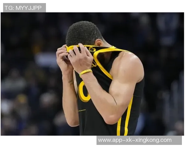 克莱首节替补表现出色创里程碑贡献10分三分命中率高达50