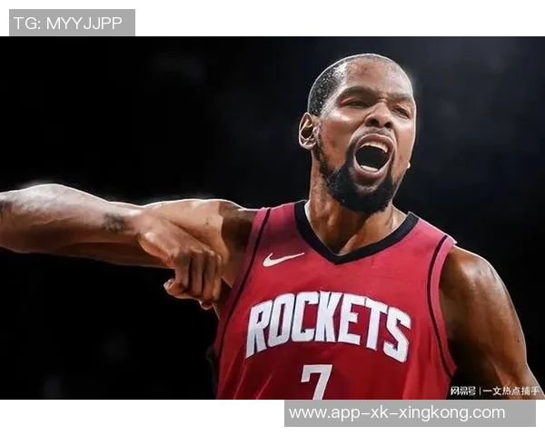 KD怒砸水瓶瞬间引发小贾和阿门惊愕不已场面尴尬至极 KD怒砸水瓶瞬间引发小贾和阿门惊愕不已场面尴尬至极